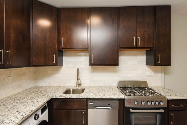 Photo - 450 W Barry Ave Unidad 815