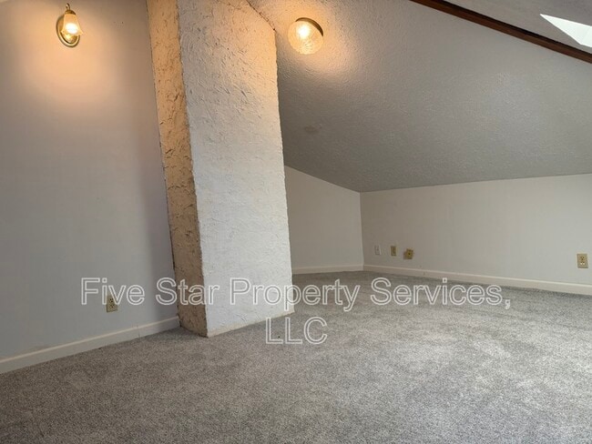 Photo - 229 W Allen St