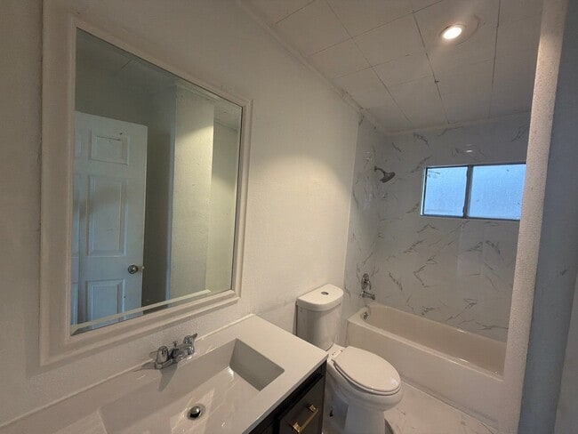 Photo - 121 N Spooner St