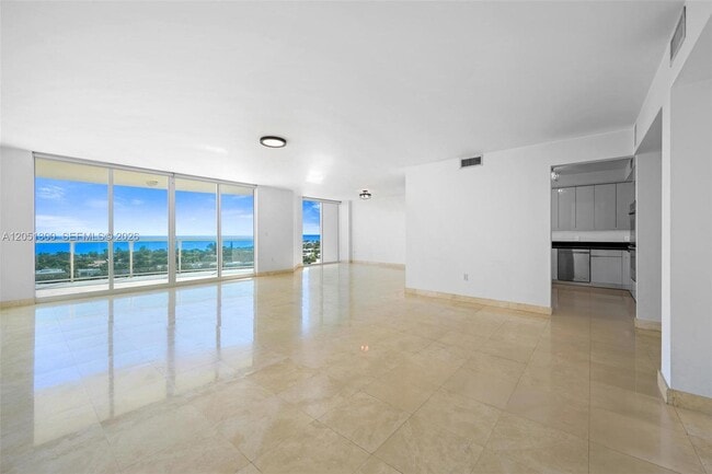 Building Photo - 20201 E Country Club Dr Unit 1502