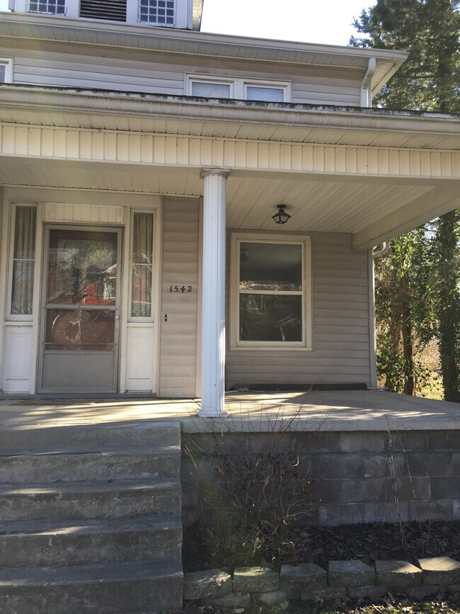 Front porch and entry. - 1542 South Center Street Unit 1542