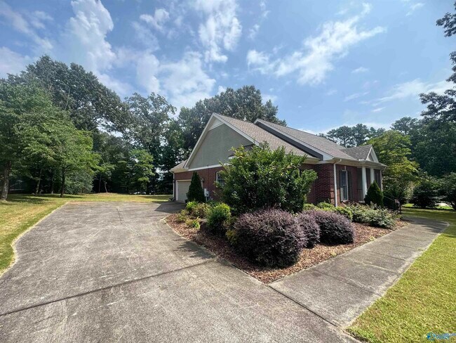 Building Photo - 109 Simmons Dr