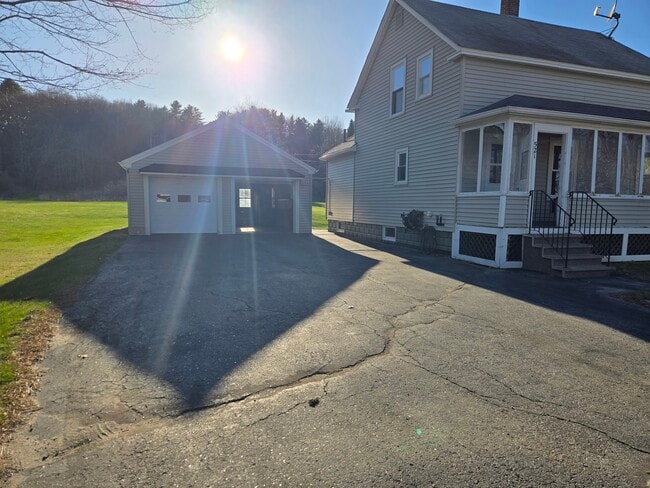 Photo - 521 Riverside Dr