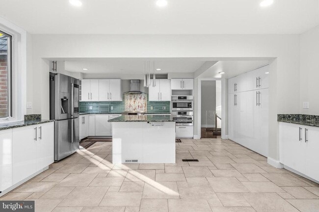 Photo - 9416 Holbrook Ln