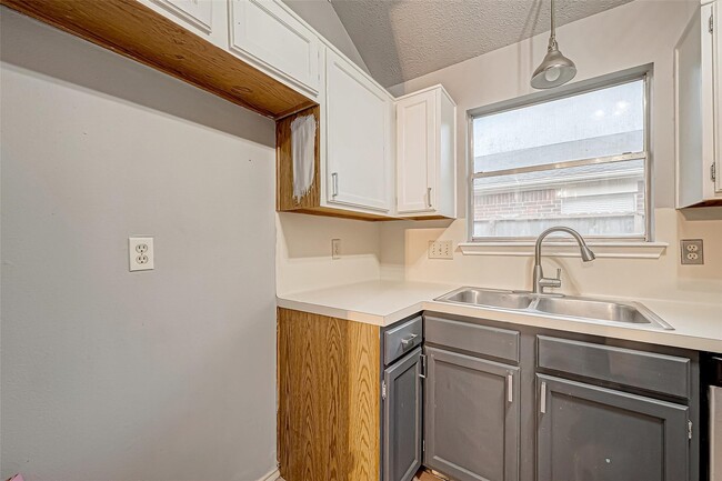 Photo - 18315 Westlock St