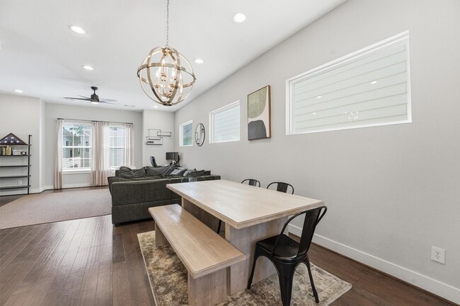 Photo - 2057 Sherwood Forest St