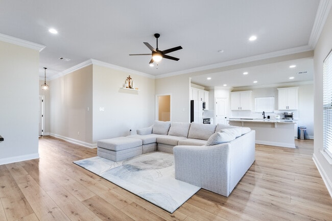 Photo - 104 Claystone Rd