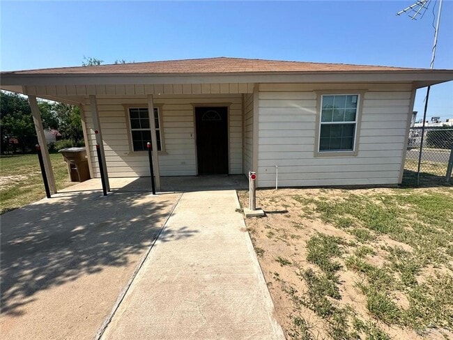 Photo - 1225 E Cano St House