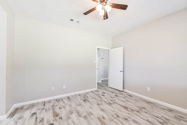 Photo - 8046 Split Pine Dr