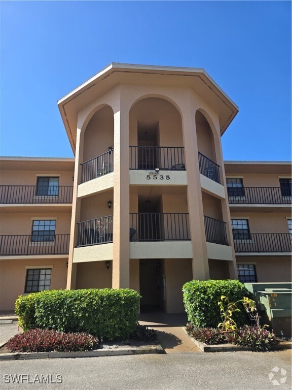 Building Photo - 4912 Tamiami Trl E Unit 302 Rental