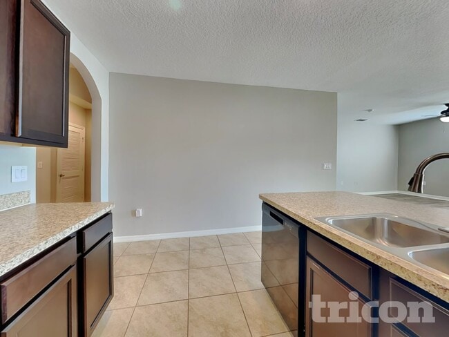 Photo - 935 Summer Glen Dr