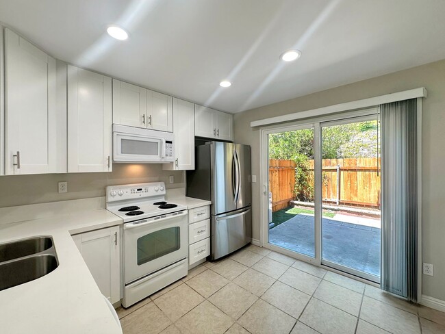 Building Photo - Charming 2BD/1BA Home in San Carlos W/ A/C...