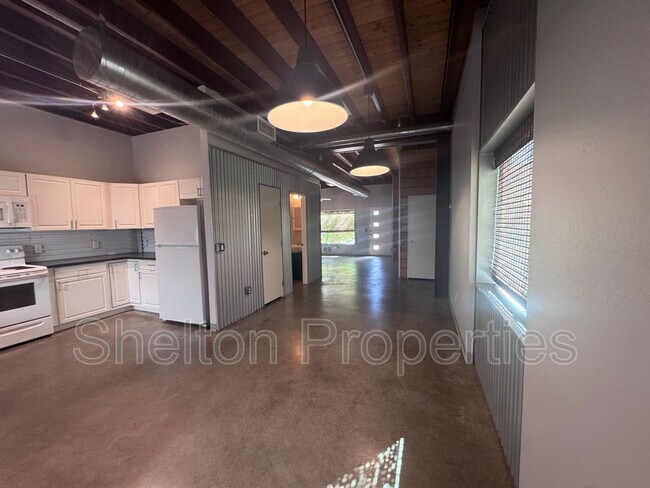 Photo - 2121 W Hayward Ave Unit 4