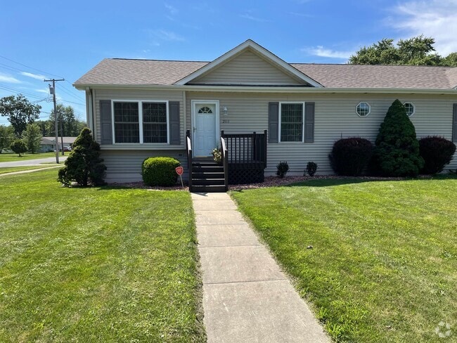 Building Photo - 200 N Hobart Rd Rental