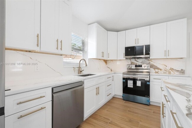 Photo - 102 SW 13th Ave