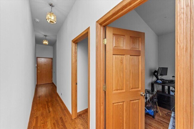 Photo - 3 bedroom in Chicago IL 60657 Unit 3B