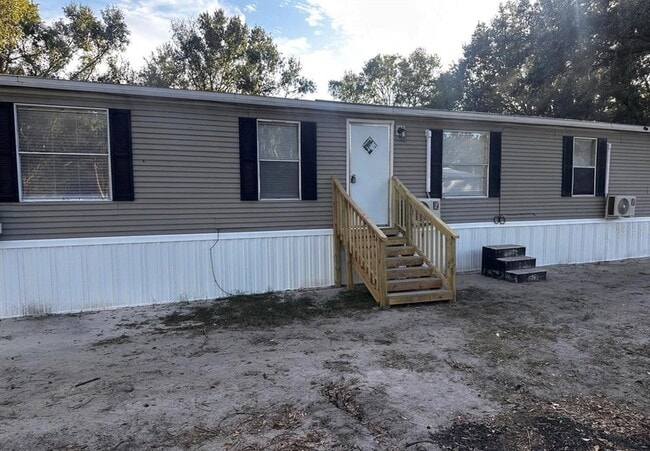 Building Photo - 12111 Anderson Dr