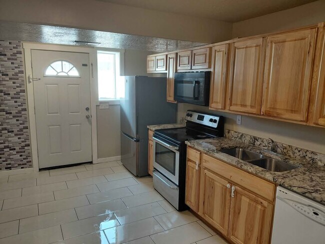 Photo - 2090 Theresa Cove Unidad 2