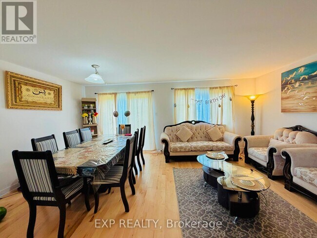 Photo - 73 Darquise St