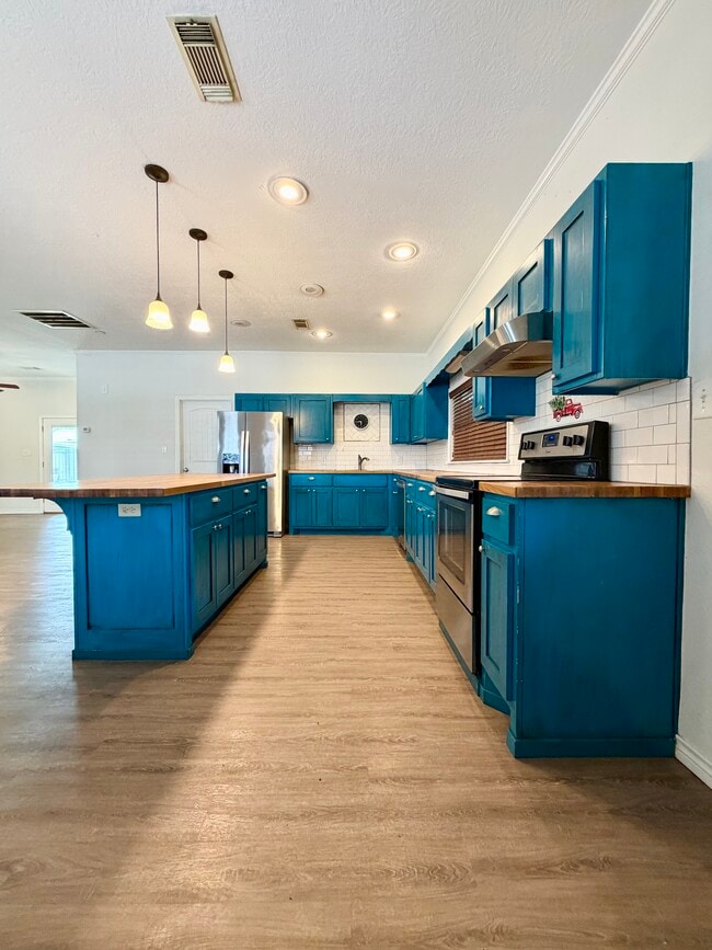 Building Photo - 6498 Verde St Unit 6498 Rear House