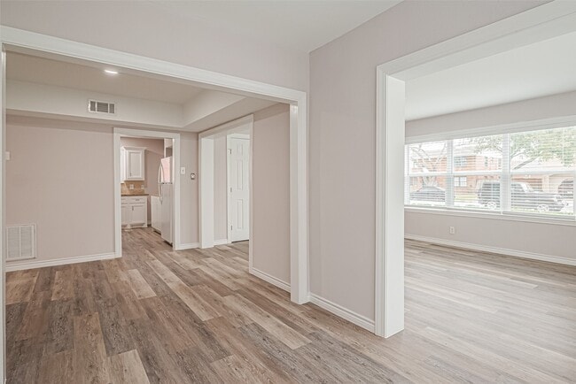 Photo - 4509 Larch Ln