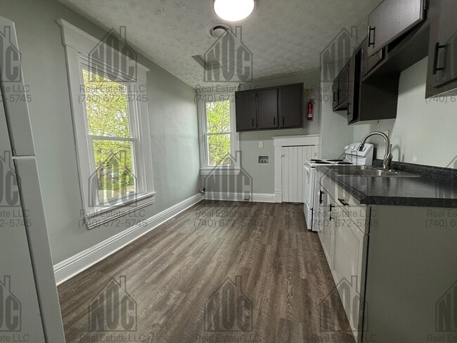 Photo - 160 1/2-160 1/2 Lake St