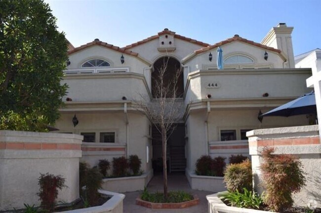 Building Photo - 444 E Ave Unit D Rental