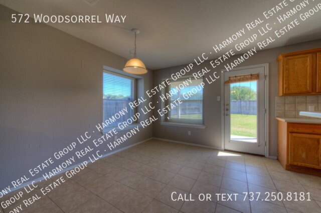 Photo - 572 Woodsorrel Way