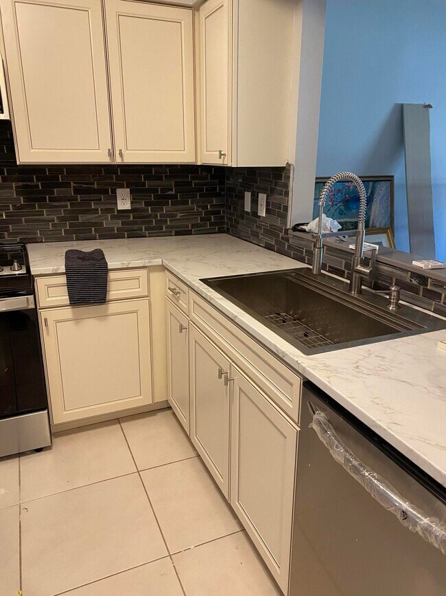 Photo - 5951 Regal Glen Dr Unit 105