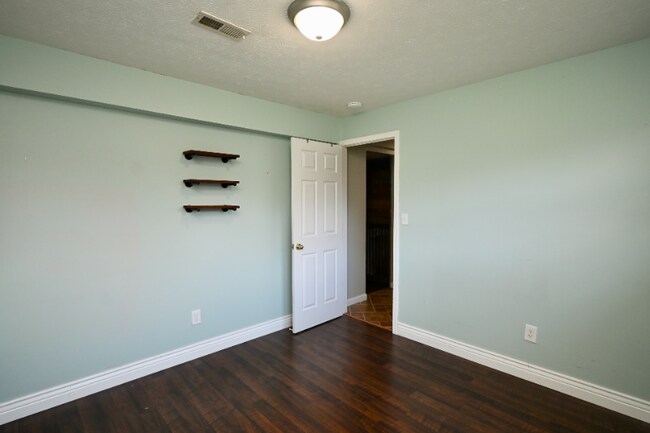 Photo - 615 Concord Rd