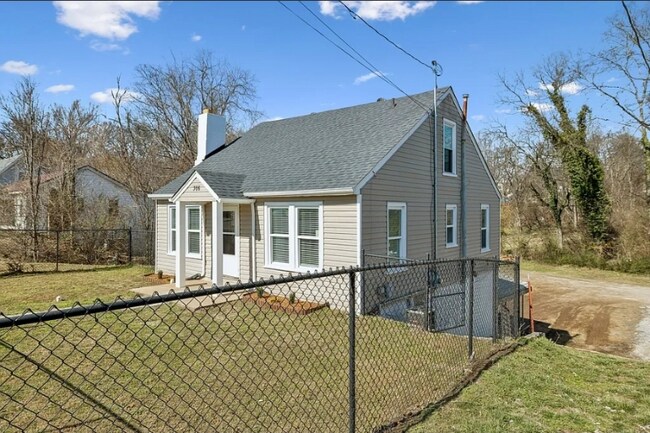 Photo - 306 W 17th St