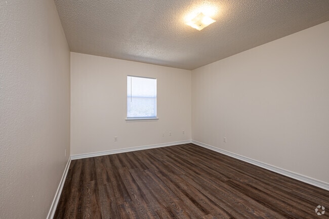 2BR, 2BA - 800SF - Primary Bedroom - Courtney Heights Apartments