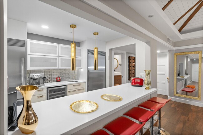 Photo - 6106 Royal Poinciana Ln