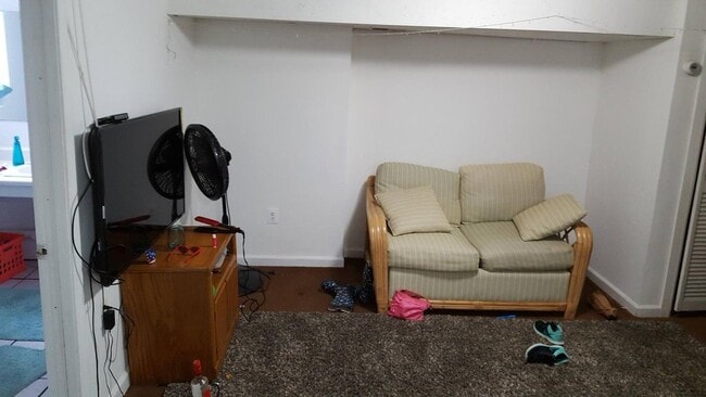 Photo - 3453 Ward St