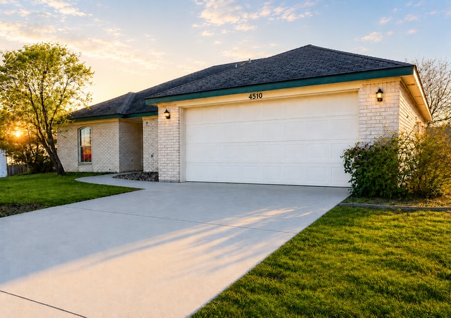 Building Photo - AVAILABLE MID AUGUST; APPLY TODAY ON OUR WEBSITE!!!