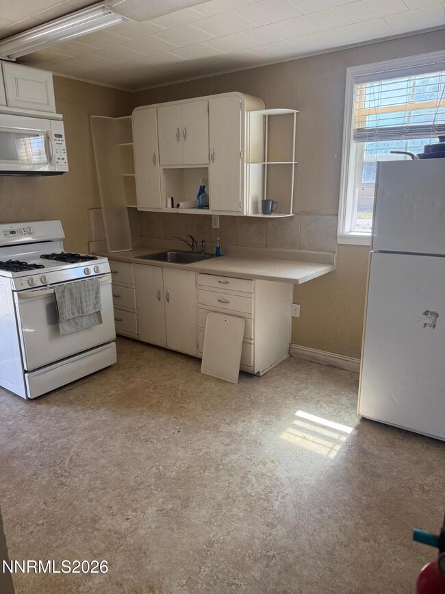 Photo - 1370 Dartmouth Ave