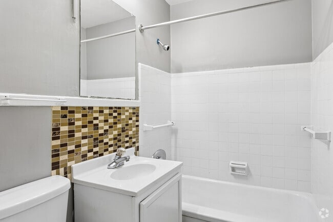 1BR, 1BA - 680SF - Bathroom