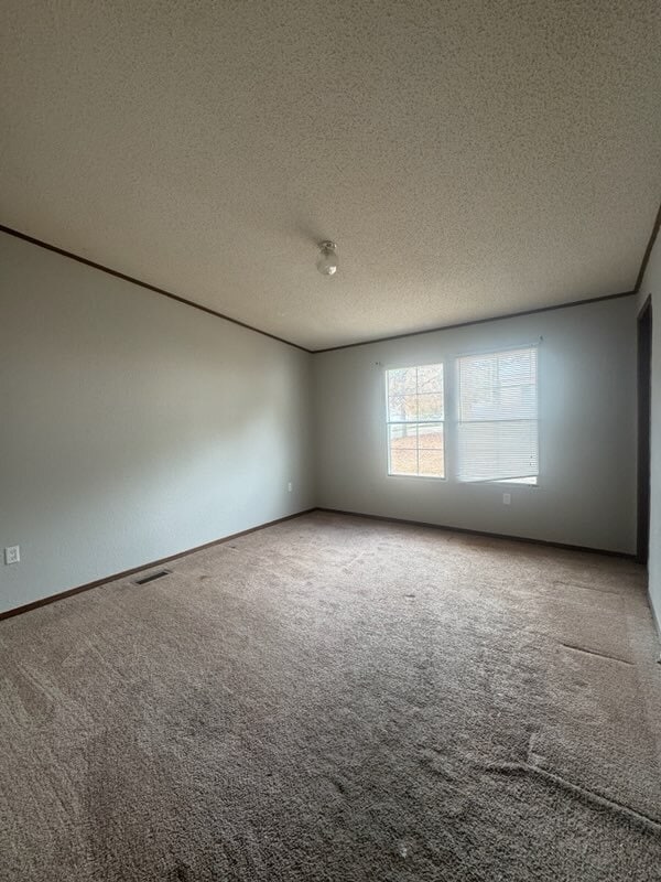 Photo - 142 Oak St