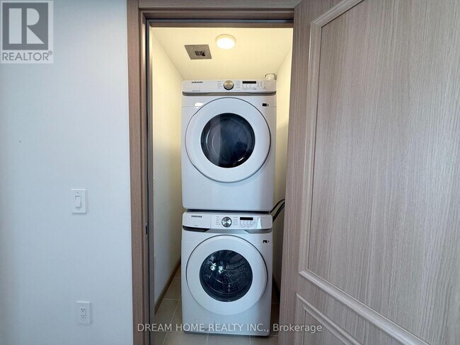 Photo - 3423 Sheppard Ave E