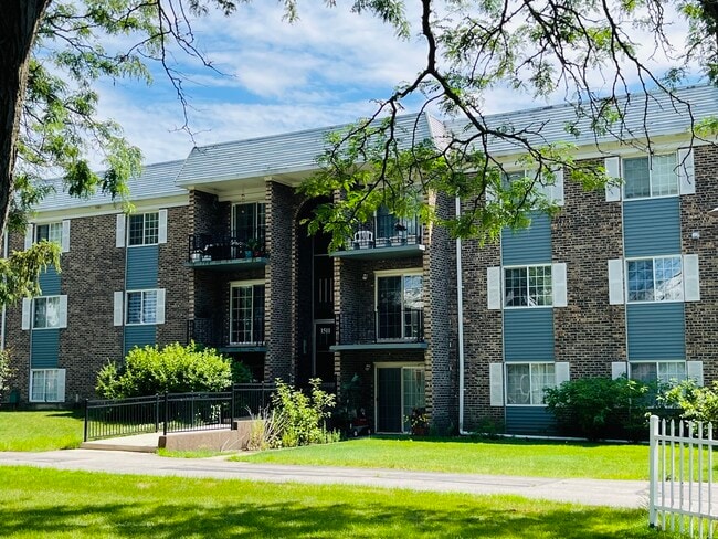 Building Photo - 1511 N Windsor Dr Unit 206