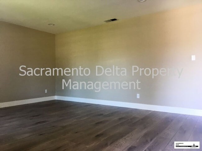 Photo - Charming 3 Bedroom 2 Bath Home in Rosemont