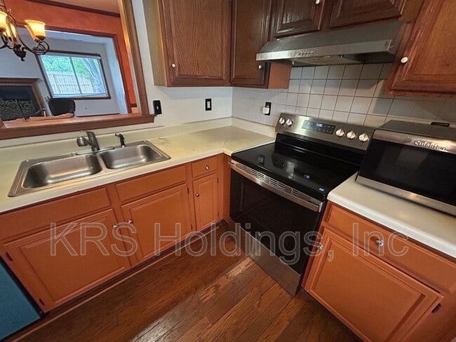 Photo - 2137 Weybridge Dr