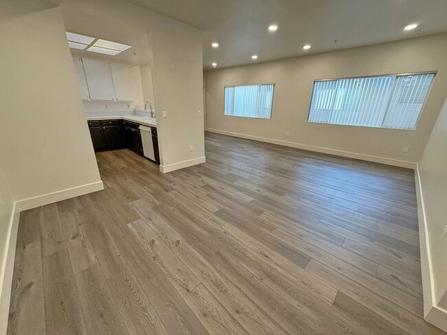 Photo - 4328 Mammoth Ave Unidad 201