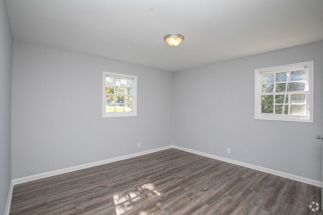 2BR, 1BA - 836 SF