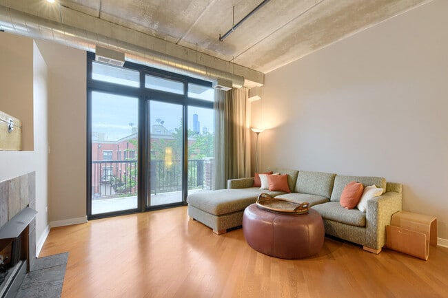 Photo - 811 W 15th Pl Unit 303