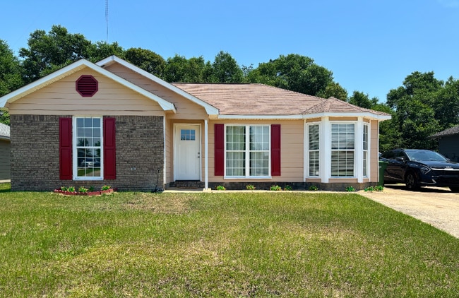 Photo - 770 Crestline Dr House
