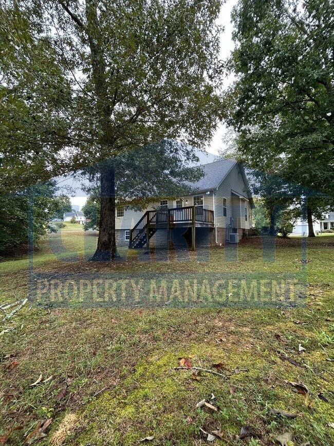 360 Webb Ln NE