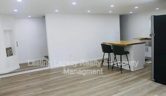 Photo - 275 Milling Rd