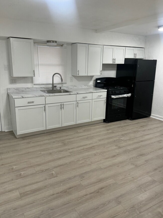 Photo - 250 Seneca St