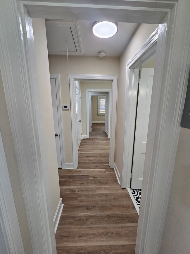 Photo - 610 Lynwood Ave NE